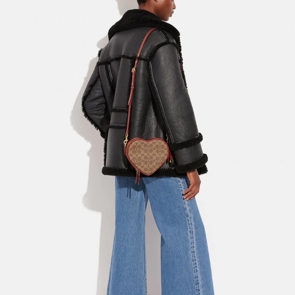 CE726 - Coach Heart Crossbody in Signature Canvas - Picture 11 of 12